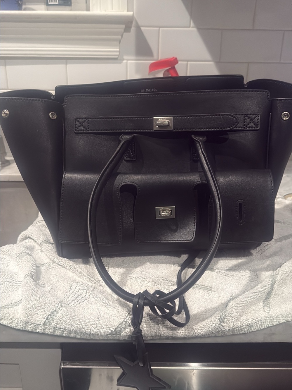 Classic Black Leather Star-Accent Tote Bag - Women's Shoulder Tote - Picture 6 of 7